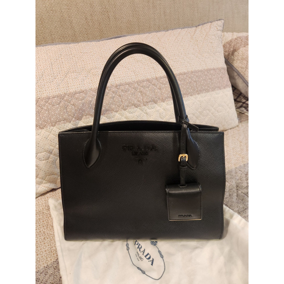 Prada Saffiano Black Monochrome Tote W/ Shoulder Strap - Excellent Condition - Picture 4 of 16